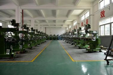 NT40 Horizontal Turret Milling Machine Knee Milling 5VB And 1470*305*90mm Table Size